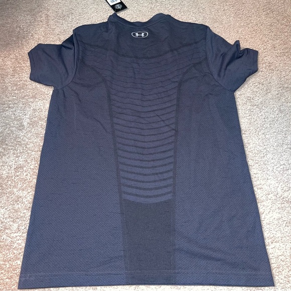 Under Armour Shirt - Picture 4 of 5
